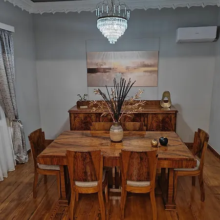 Stefani Retro Luxury