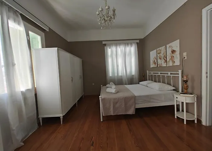 Stefani Retro Luxury